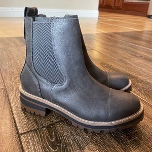 Time and Tru Fall/winter boots size 7 LIKE NEW